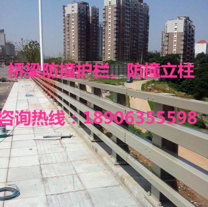 橋梁防撞護(hù)欄，防撞立柱